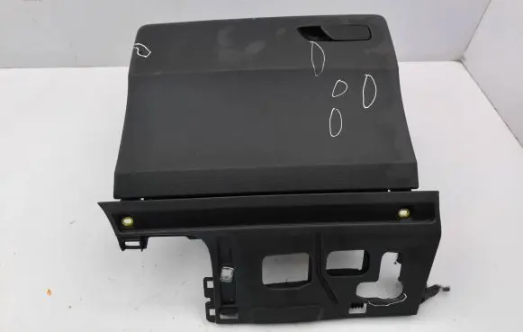 Audi Q2 - Glove box set 81C857035B K02716006B 3182022