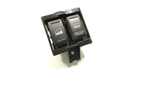 Nissan X-Trail T31 Central locking switch button 