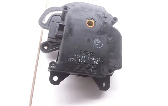 Toyota Avensis Verso Air flap motor/actuator 0637008600