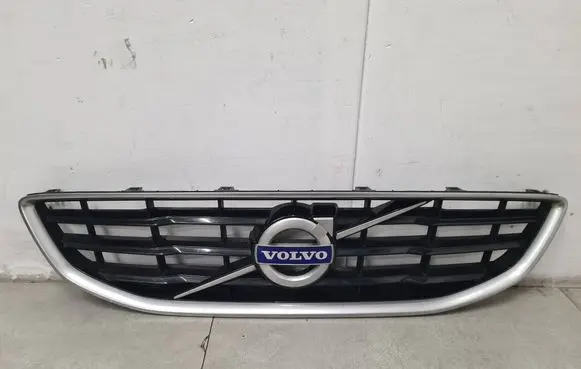 Volvo V40 Front bumper upper radiator grill 31283764 31283762 31449103
