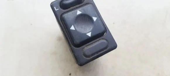 Subaru Impreza I Wing mirror switch
