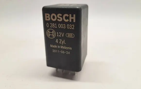 Audi A4 S4 B8 8K Glow plug pre-heat relay 0281003032