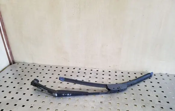 Mitsubishi Pajero Sport I Front wiper blade arm