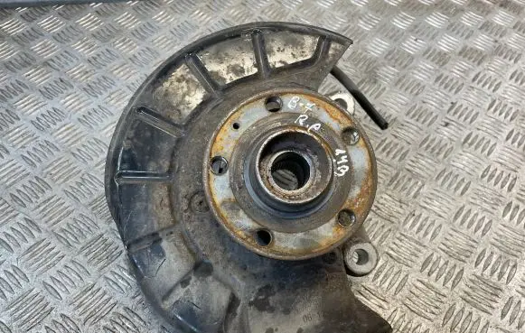 Volkswagen PASSAT B7 Front wheel hub spindle knuckle
