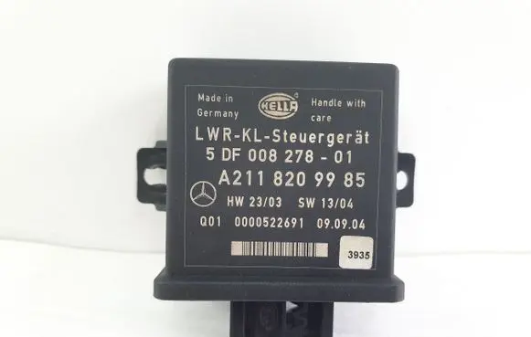 Mercedes-Benz CLS C219 Light module LCM A2118209985 5DF00827801
