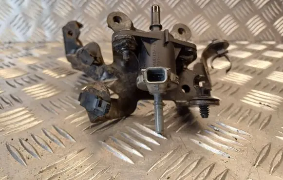 Opel Vivaro Electromagnetic valve 208853765R 8201053374A