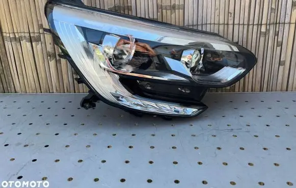Renault Megane IV Headlight/headlamp 260102555R 90060921