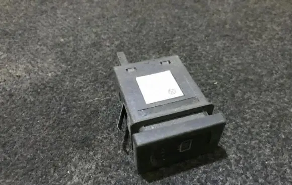 Volkswagen PASSAT B5.5 Windscreen/window heater switch 3b0959621c