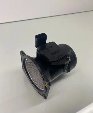 Volkswagen Golf IV Mass air flow meter 06A906461B AFH6010C