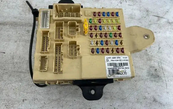 KIA Sorento Fuse module 97RA012341 954002P930 XM930ACM1191