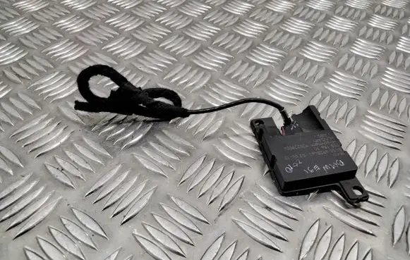 BMW 3 E90 E91 Bluetooth antenna 6928461 10819610