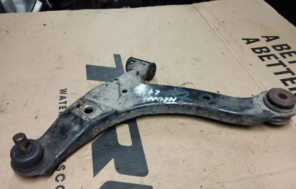 Chrysler Neon II Front lower control arm/wishbone