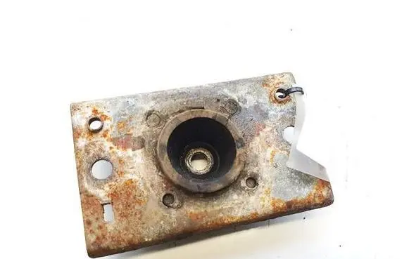 Engine mount bracket