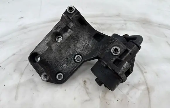 BMW 3 E46 A/C compressor mount bracket 7786194