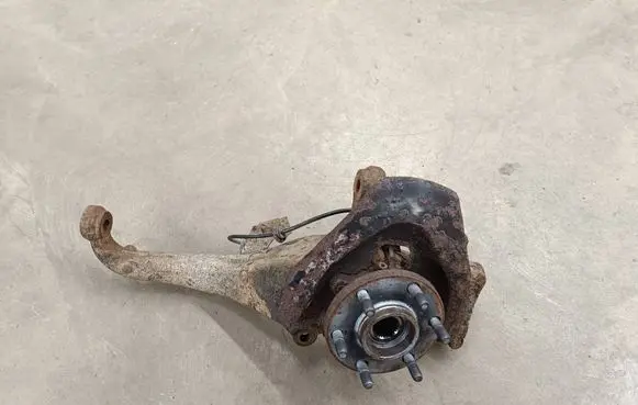 Nissan Navara D40 Front wheel hub spindle knuckle