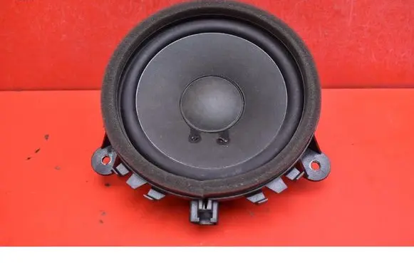 Volvo V70 Subwoofer speaker 30657445