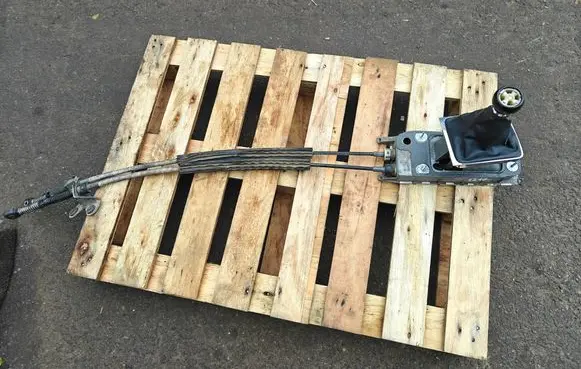 Volkswagen PASSAT B6 Gear shifter/selector 1K0711061A
