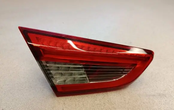 Maserati Ghibli Tailgate rear/tail lights 03553000 06700048820 B032