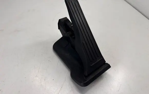 Chevrolet Camaro Accelerator throttle pedal 84534504