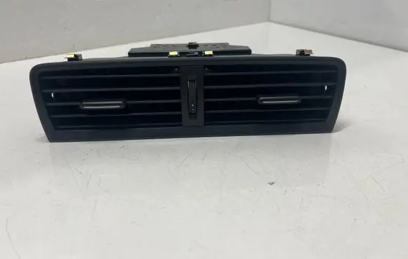 Skoda Fabia Mk3 (NJ) Dash center air vent grill W22613