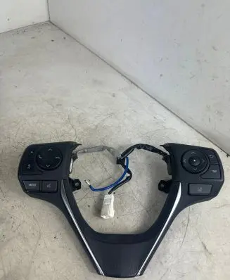 Steering wheel buttons/switches