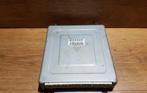Mitsubishi Carisma Engine control unit/module md351866 e2t68374