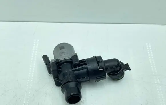 BMW 5 G30 G31 G38 Coolant heater control valve 8689694 4014773B 17331410