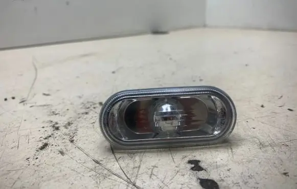 Volkswagen PASSAT B5.5 Front fender indicator light 1J0949117