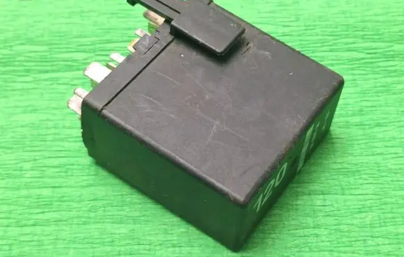 Volkswagen Golf III Other relay 1H0906123 05340300