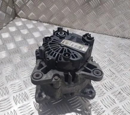 Renault Megane III Generator/alternator 8200757870A TG12C062 2605419B