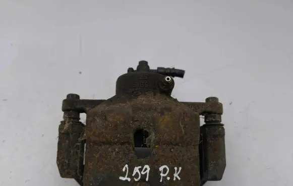 Hyundai i30 Front brake caliper