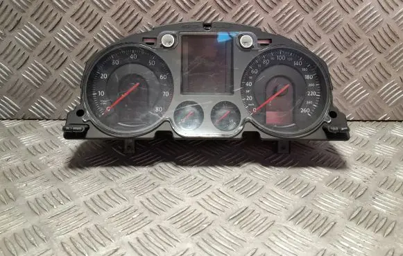 Volkswagen PASSAT B6 Speedometer (instrument cluster) 3C0920871D