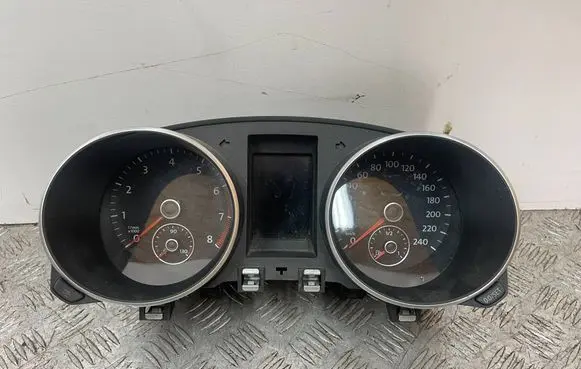 Volkswagen Golf VI Speedometer (instrument cluster) 5K0920860F