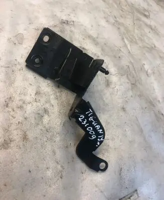 Volkswagen Tiguan ABS pump bracket 501614235e