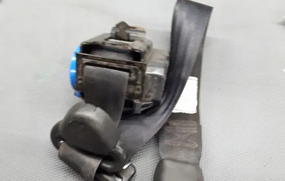 Chrysler Grand Voyager III Front seatbelt 4680192