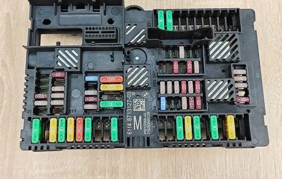 BMW 5 G30 G31 G38 Fuse module 8713127