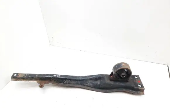 Mitsubishi Lancer VIII Engine mounting bracket