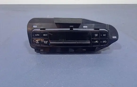 Toyota Auris E180 Climate control unit 5546802030
