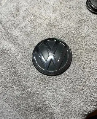 Volkswagen Tiguan Manufacturer badge logo/emblem 1J6853630