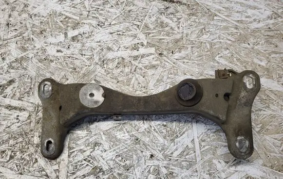 BMW 1 E81 E87 Gearbox mounting bracket APASKRZYNI
