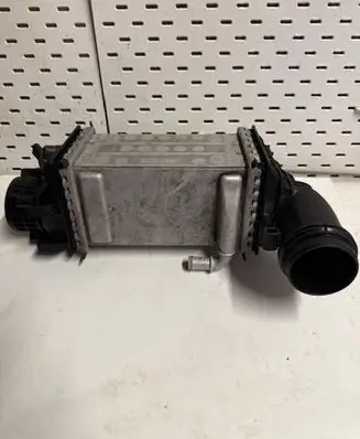 Volkswagen Touran III Intercooler radiator 04E145785E