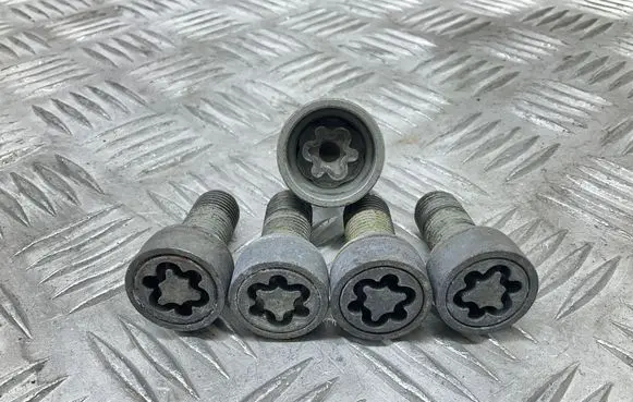 Audi A3 S3 8V Anti-theft wheel nuts and lock 