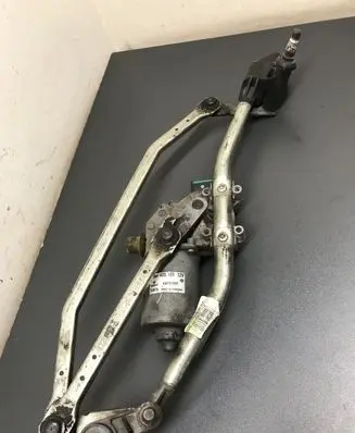 Renault Laguna III Front wiper linkage and motor