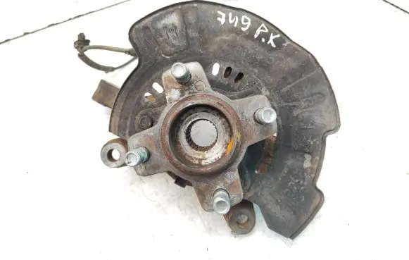Front wheel hub spindle knuckle