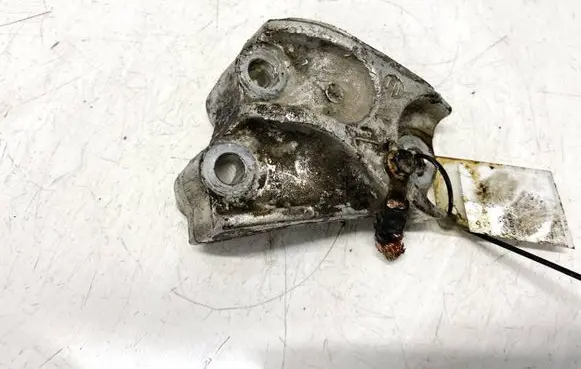Honda Civic Engine mounting bracket