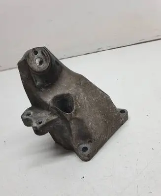 Lexus IS 220D-250-350 Engine mounting bracket
