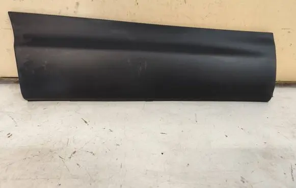 Nissan Qashqai Rear door trim (molding) 828704EA0A