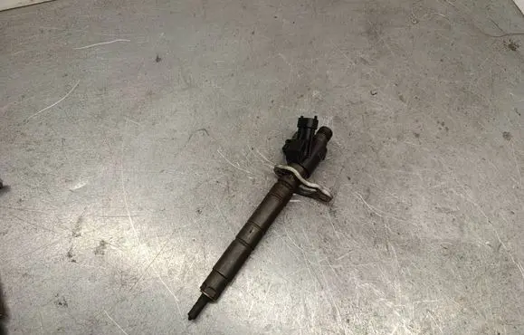Volvo V70 Fuel injector 31272690