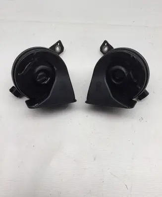 Volvo V70 Horn signal 31276805 31276806