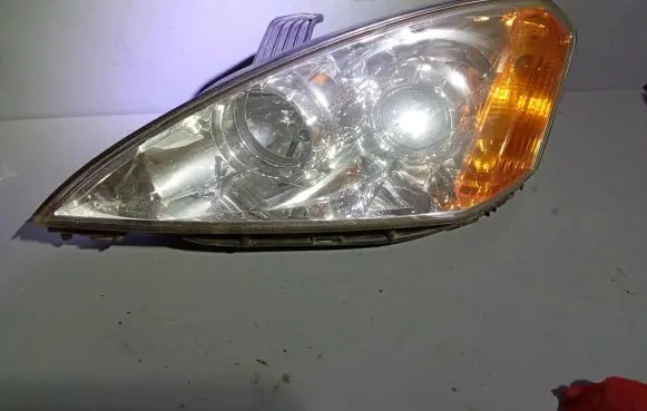 SsangYong Kyron Headlight/headlamp 8310109101